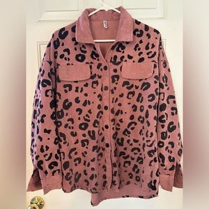 ePretty Chicago brand pink/rose cheetah design thin shacket jacket. Size Med